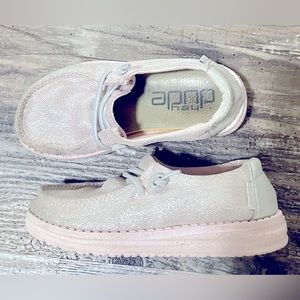 Toddler Hey Dudes size 9